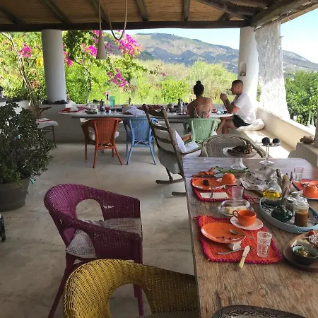 Al Salvatore Di Couette-café Lipari (Isola Lipari)